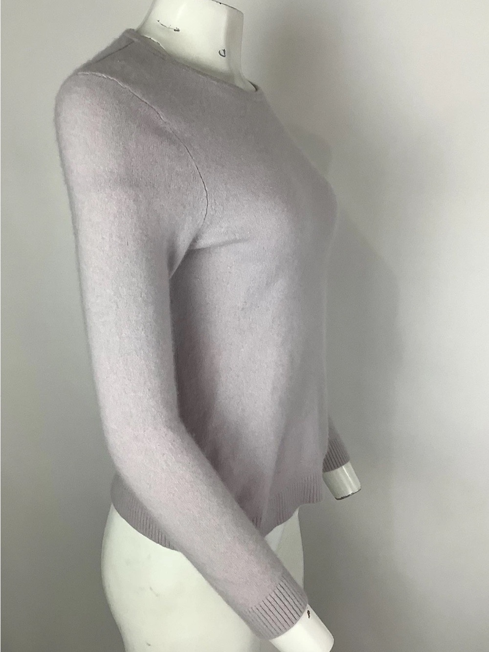 LL Bean Womens Sz M 100% Cashmere Lightweight Pullover Basic Lavender Sweater - Picture 2 of 6